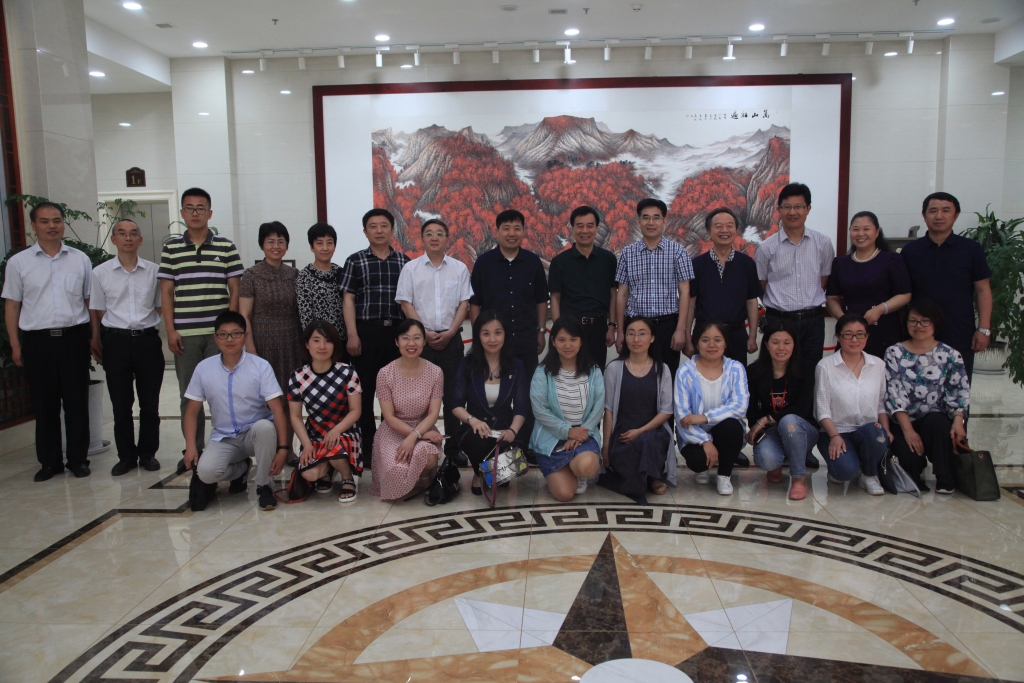 2018年6月15日，連云港市檔案局局長(zhǎng)王永士一行到改革開(kāi)放四十年陳列館調(diào)研