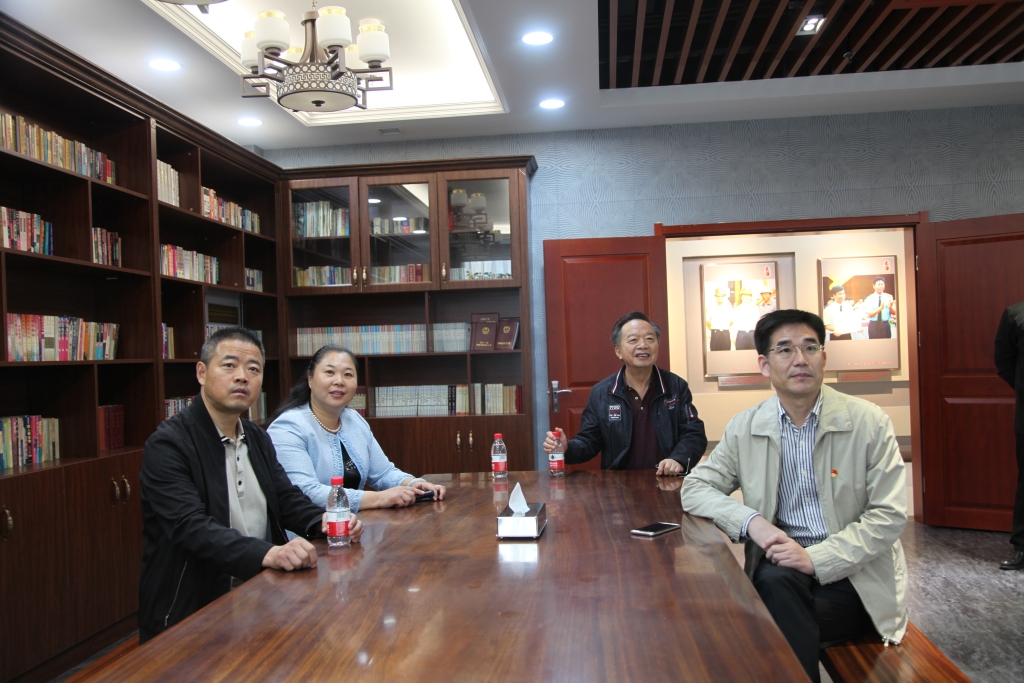 2019年10月11日，連云港市退役軍人事務(wù)局王永仕局長(zhǎng)一行到1號(hào)樓參觀展館